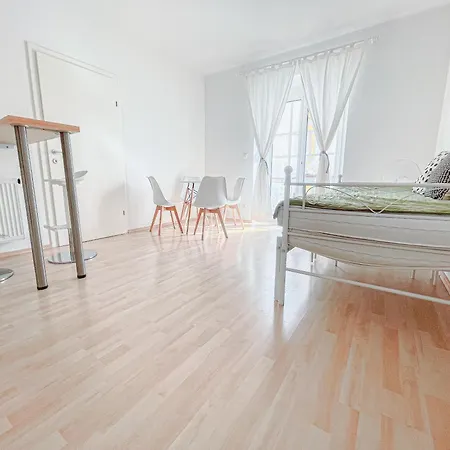 Apartment Contactless Self-check-in - Studio, 5 Minutes To Center *